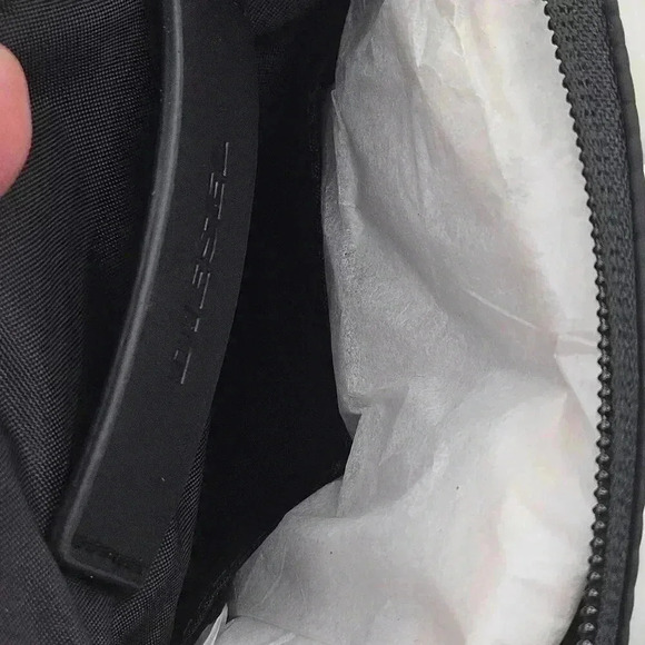 2 Diesel Black Discover Me Messenger Bag - Picture 7 of 12